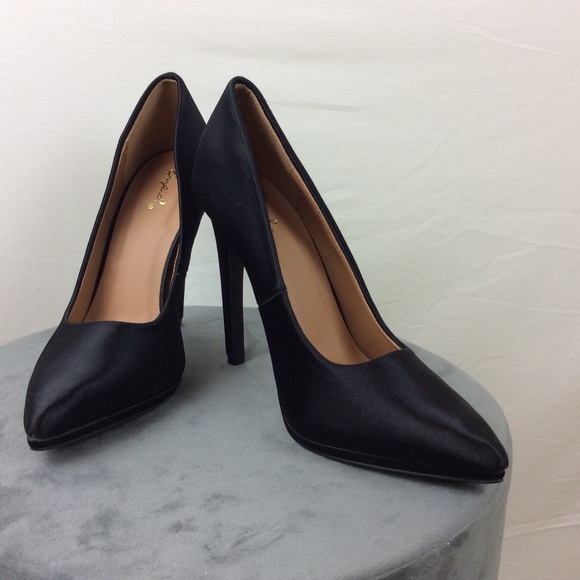 Qupid Black Satin/Nubuck Pumps - Picture 7 of 7